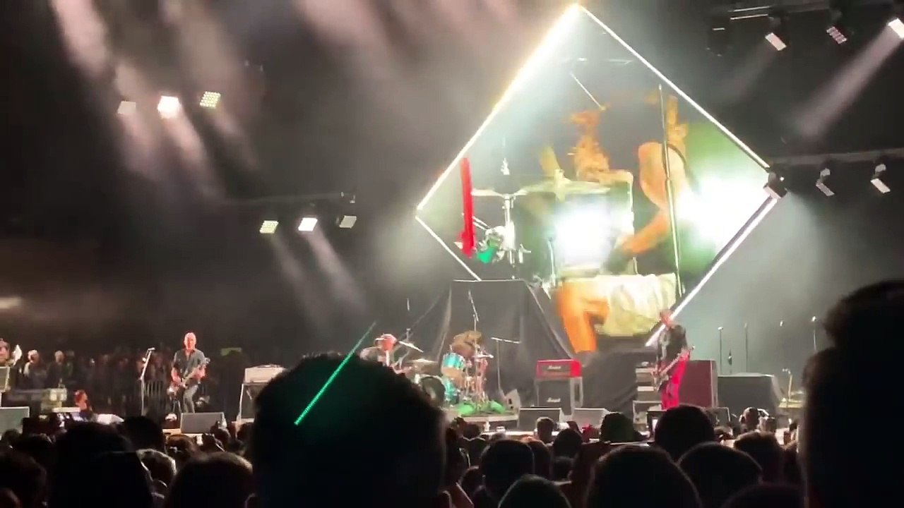 Nirvana reunion - scentless apprentice - live at Cal Jam