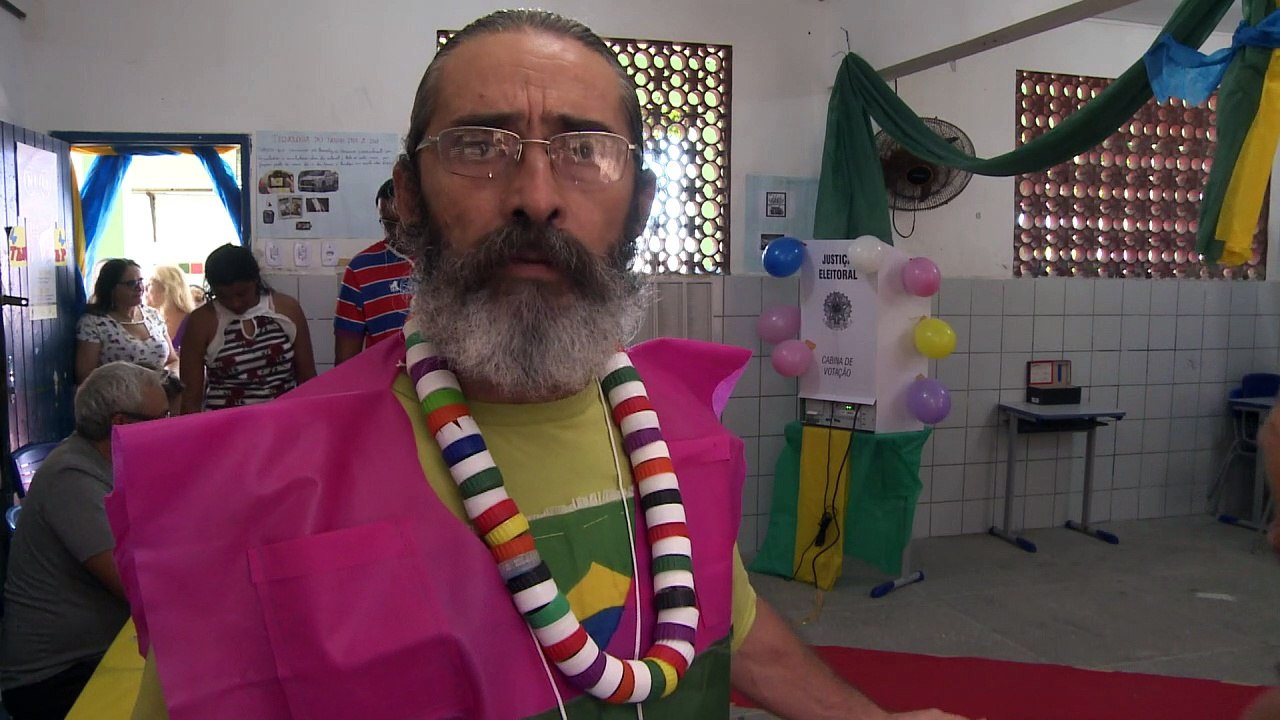 Brasileiros votam apostando em futuro melhor
