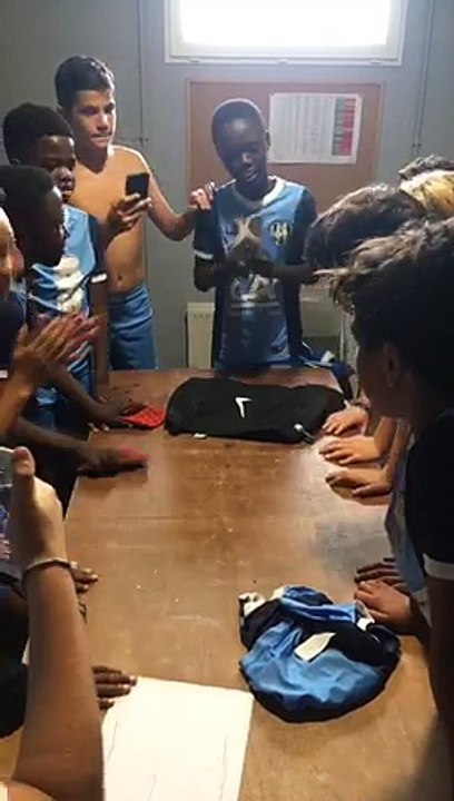 Cri de guerre de nos U13 de Mehdi Thirard après sa victoire 3 à 0 face au FC GISORS !