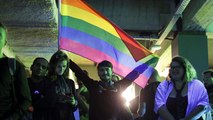 الاستفتاء لترسيخ حظر زواج المثليين يفشل بجذب الناخبين في رومانيا