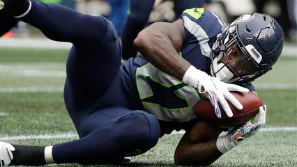 Mike Davis creates a lane on 6-yard TD rush