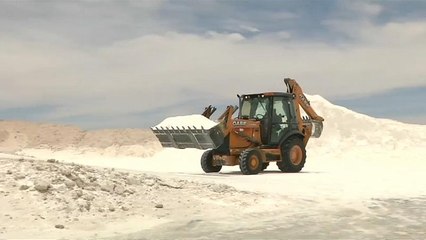 El codiciado 'oro blanco" del salar de Uyuni