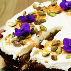 Ciasto marchewkowe To ulubione ciasto Królika Bugsa oraz dzieci bo: 1. ciasto 2. Królika Bugsa.Wykonuje się je tak: