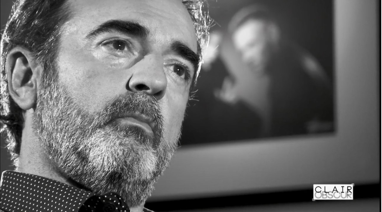 EXTRAIT - CLAIR OBSCUR AVEC BRUNO SOLO : L'ARTISTE TRÈS ÉMU EN PARLANT DE SON PÈRE