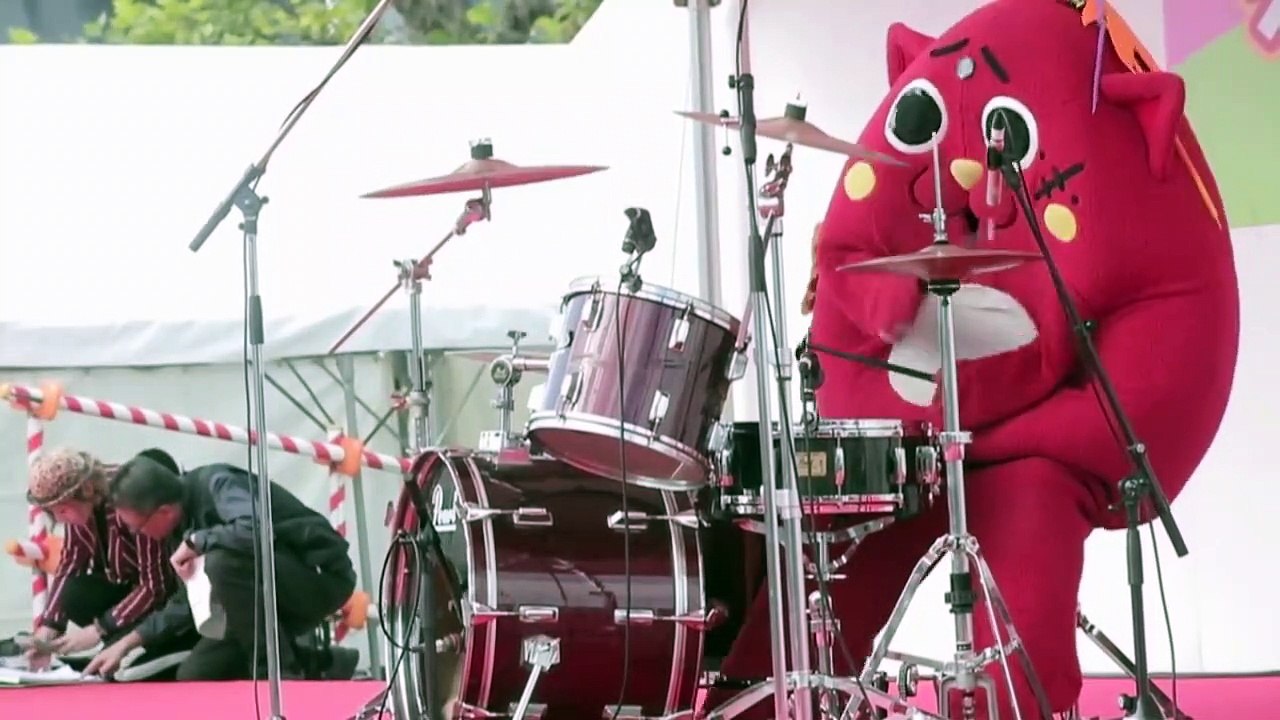 Ce show à la batterie est incroyable et tellement drole : Nyangostar