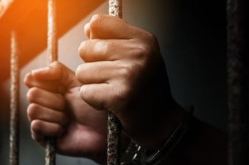 5 Hollywood Stars Who Served REAL Jail Time