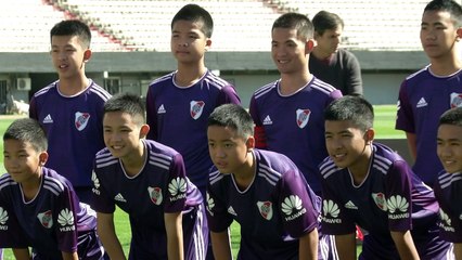 Niños tailandeses rescatados de una cueva jugaron en Argentina