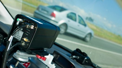 VÍDEO: Cómo localizar un radar móvil camuflado, ¡te lo descubrimos!