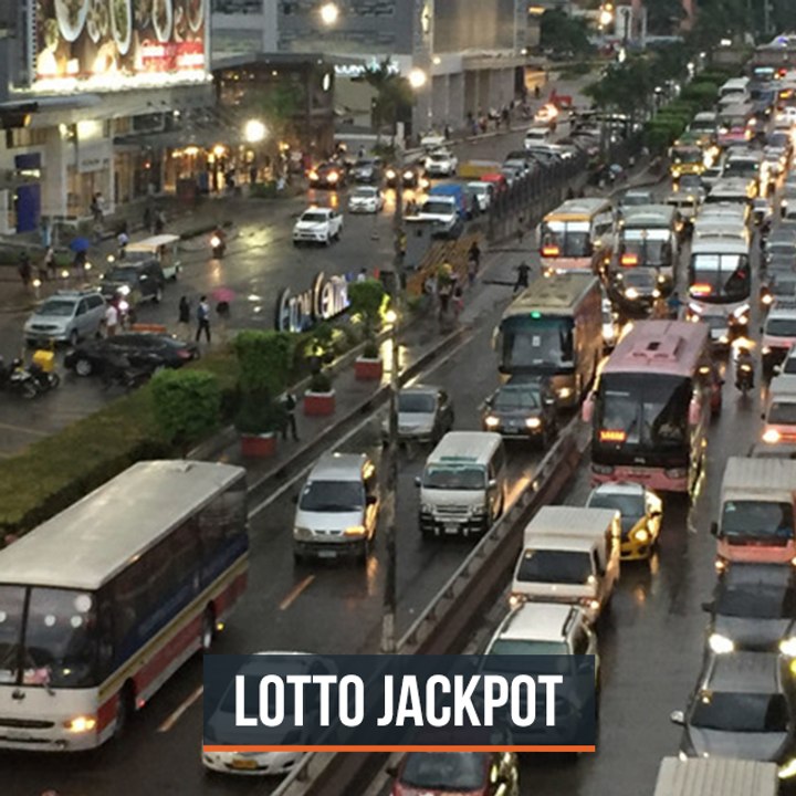 Adjusted malls hours, halted road works to ease Metro Manila holiday traffic