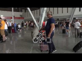 Ora News - Kaos në avione, nisjet me vonesë nga Rinasi për në Itali