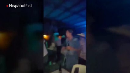 No consiguieron chicas con quien bailar, pero eso no les impidió hacerlo
