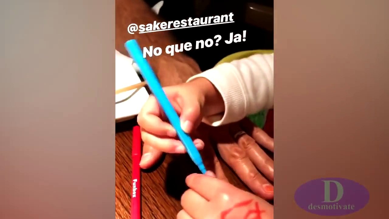 Aitana les pinta las uñas a sus padres Eugenio Derbez y Alessandra Rosaldo