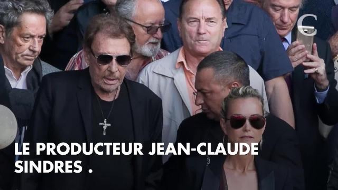 PHOTOS. Laeticia Hallyday : sa chienne Cheyenne est "triste" depuis son retour à Paris !