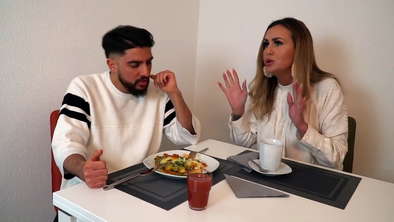 FRAUEN UND IHR KOPFKINO ⎮ Younes jones