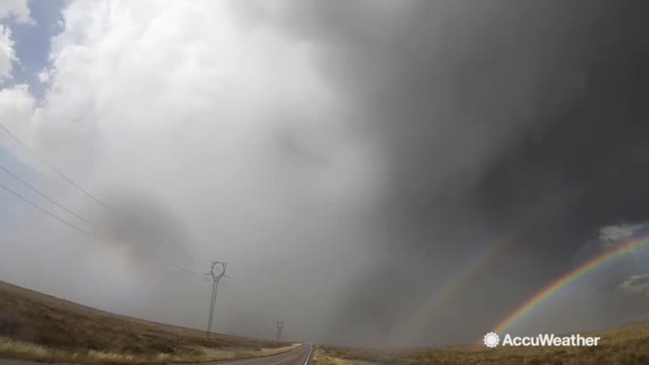 Timelapse shows a beautiful low-precipitation supercell