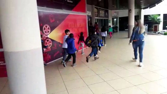 Crianças e adolescentes do Cemic têm tarde especial no cinema