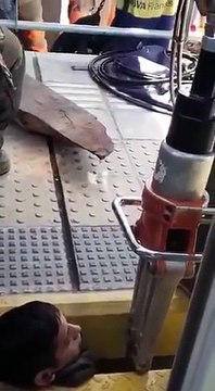 Tête coincée entre un wagon et un quai (Argentine)