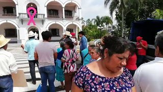 #EnVivo #Fortín.- Manifestación de habitantes de Tetla a las afueras del Palacio Municipal por daños de al rededor de 400 plantas de café; solicitan un reembolso por la afectación