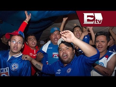 Aficionados de Cruz Azul festejan título de Concachampions en el Ángel/ Gerardo Ruiz