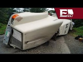 Vuelca camión en la carretera federal México-Cuernavaca/ Titulares con Atalo Mata