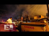 Incendio en Tlalnepantla consume 10 locales de mercado / Vianey Esquinca