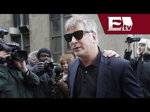 Arrestan al actor Alec Baldwin por ir en bicicleta en sentido contrario / Loft Cinema