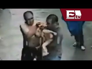Desde la red: Hombre cacha a bebé cuando caía desde un segundo piso / Titulares Vianey Esquinca