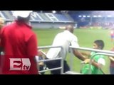 El seleccionador de Costa Rica golpea a guardia de seguridad durante partido de fútbol / Adrenalina