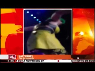 Katy Perry se cae del escenario sobre un fan que la grababa durante concierto  / Joanna Vegabiestro