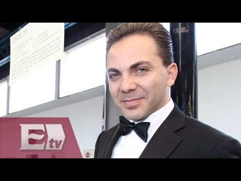 Cristian Castro niega ser gay tras publicar polémicas fotos/ Función