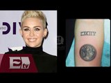 Fan de Miley Cyrus se borra los tatus   / Función
