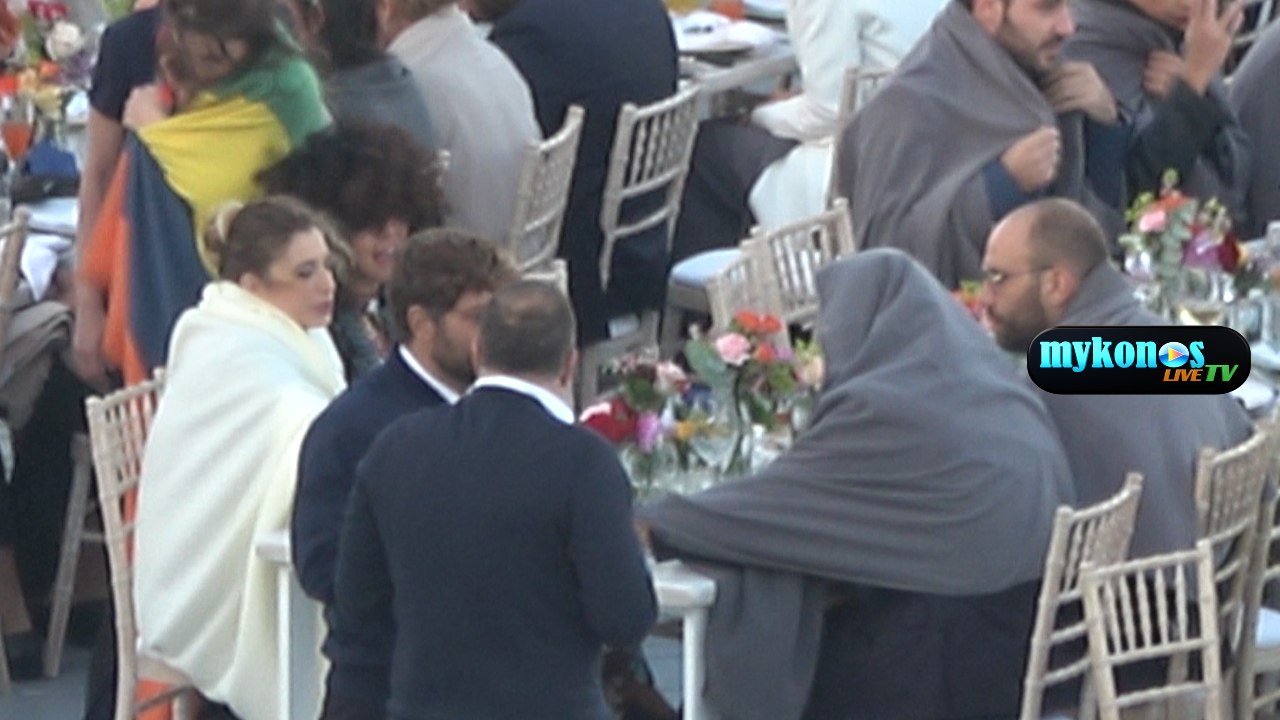 ΤΑ ΠΑΙΧΝΙΔΙΑ ΤΗΣ ΣΟΛΩΜΟΥ ΜΕ ΤΑ ΑΦΑΝΑ ΜΑΛΛΙΑ ΤΗΣ ΚΑΙ ΤΟ ΚΟΥΚΟΥΛΩΜΑ ΤΟΥ ΜΟΥΖΟΥΡΑΚΗ ΣΤΟΝ ΓΑΜΟ ΤΗΣ ΟΙΚΟΝΟΜΑΚΟΥ