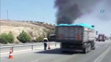 Manisa’da Seyir Halindeki Tır Alev Alev Yandı