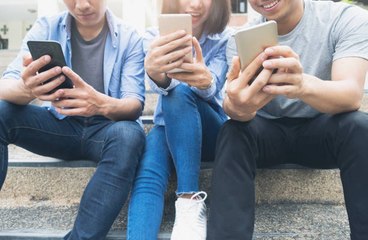 Applis de rencontres : les français y passent 4 heures passent par semaine