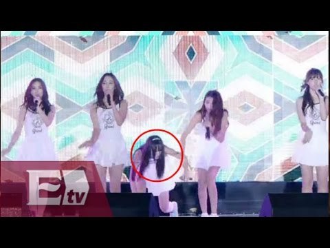 Integrantes de banda de K-pop caen en varias ocasiones durante presentación / Función