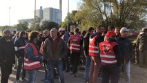 Manifestation des salariés devant la centrale de Cordemais