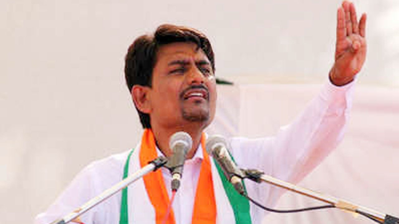 Alpesh Thakor Gujarat पलायन को लेकर अपनी ही चाल में फंसे । वनइंडिया हिंदी
