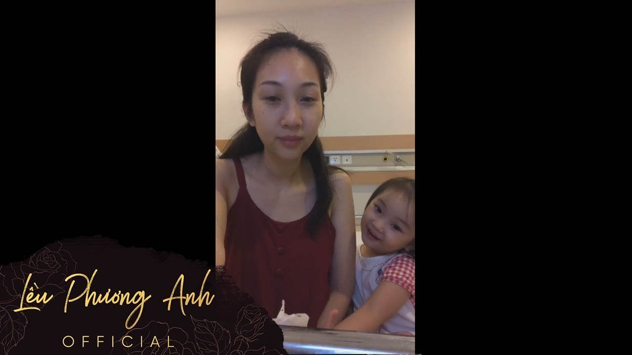 Lều Phương Anh livestream chơi cùng con gái