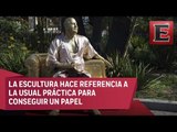 Montan estatua de protesta sobre Harvey Weinstein