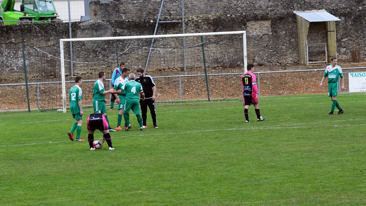 USAM(C)-Marolles: Coup-franc