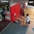 This child found a dog after school and knowing that the supermarket had public food and a water bowl for stray animals, left him at their door ❤️