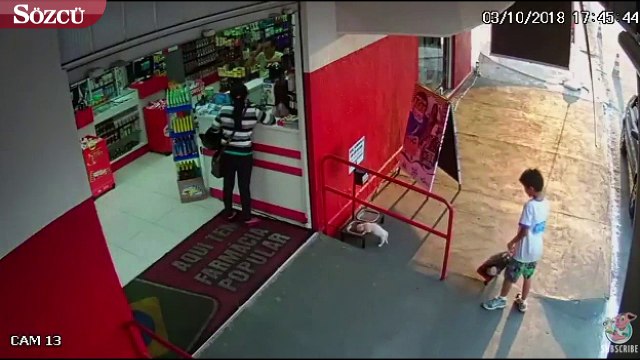 Bulduğu yavru köpeği, aç kalmaması için marketin önüne bırakan çocuk