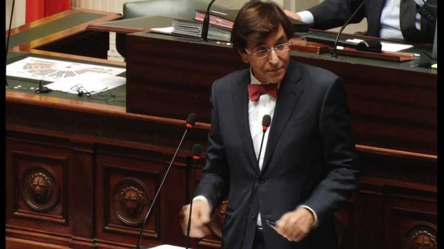 Charles Michel interrompt Elio Di Rupo en dénonçant des contre-vérités