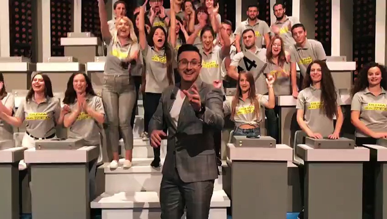 Jemi gati! Pas pak, “Dilema Deal or no Deal” me një familje interesante dhe shumë surpriza... Na ndiqni!