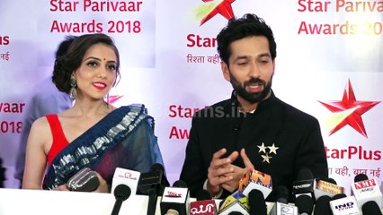 Video herunterladen: Nakuul Mehta With Wife Jankee Attend Star Parivaar Awards 2018