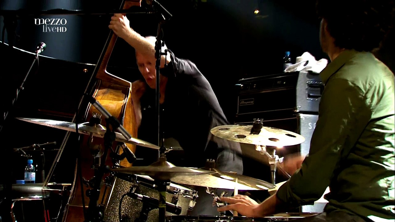 Avishai Cohen - Besame Mucho  (Cully Jazz Festival 2011)