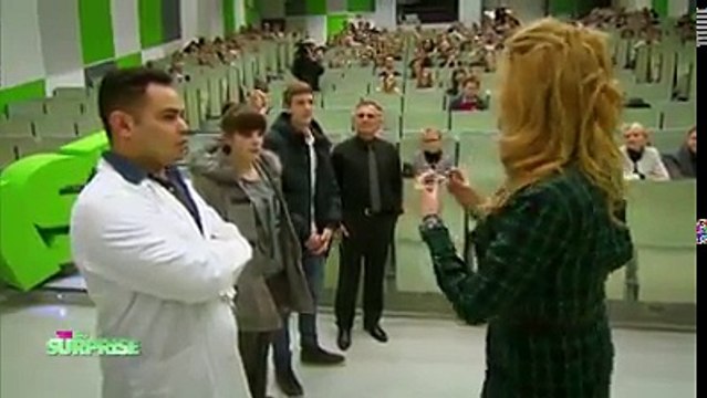 لم ير والديه وإخوته في اليمن منذ ست سنوات.. تملأ قلبه أحزان اليمن بمآسيه من حرب وقتلى وجرحى وأطفال مشردين وامراض وأوبئة..كثيرا ما حدّث هذا الطالب اليمني الذي