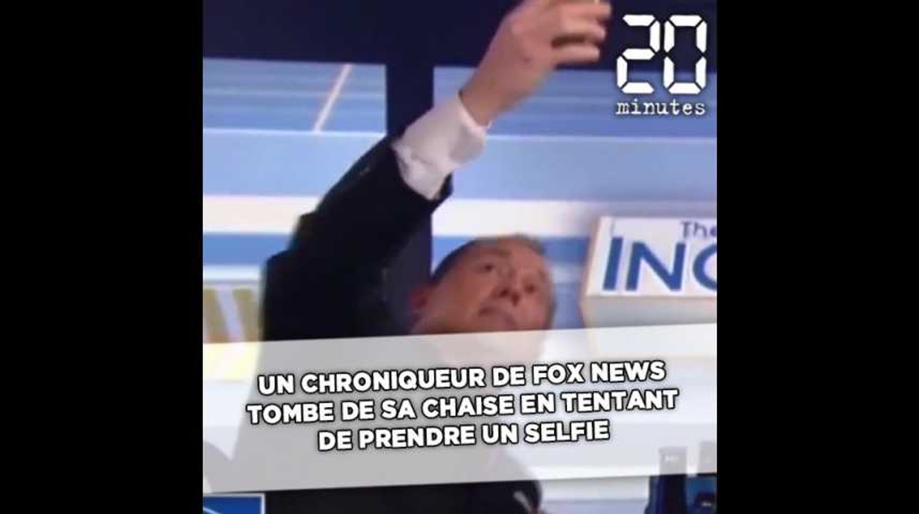 Un chroniqueur de Fox News chute de sa chaise en tentant de prendre un selfie