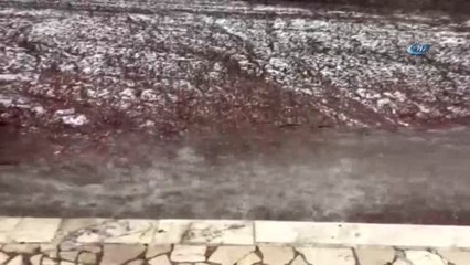 Yozgat'ta Dolu ve Sağanak Yağış Etkili Oldu... Sokaklar Göle Döndü
