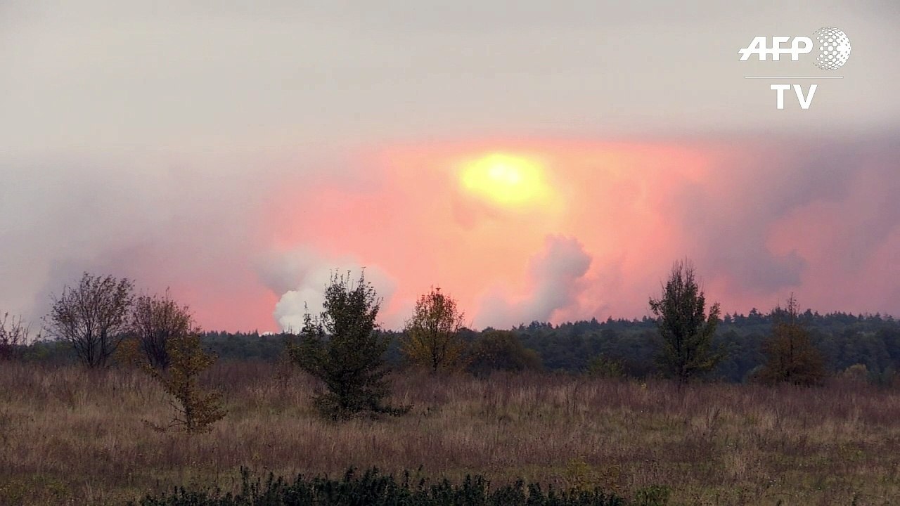 Brand in munitionslager: massenevakuierung in der ukraine